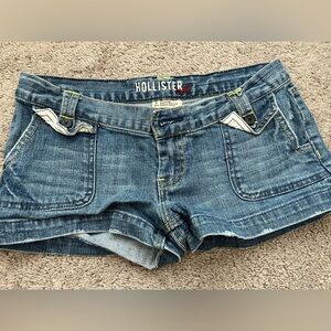 Hollister Women's Medium Wash Denim Cutoff Shorts